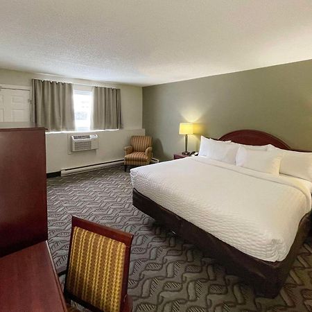 Rodeway Inn Sudbury Bagian luar foto
