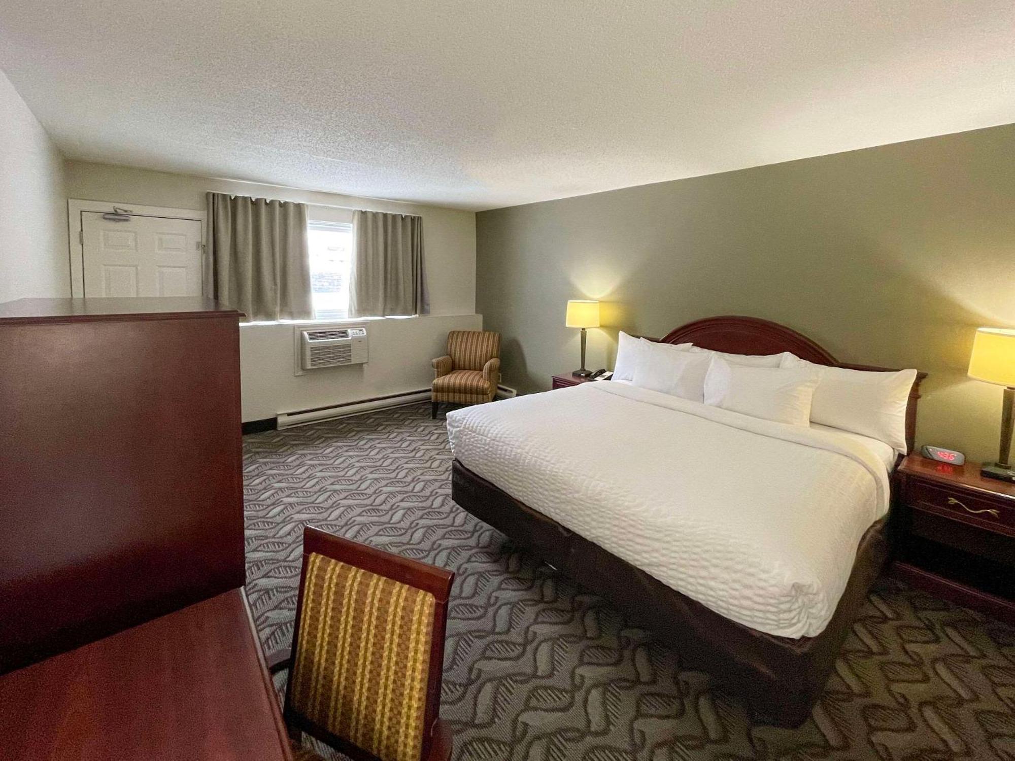 Rodeway Inn Sudbury Bagian luar foto