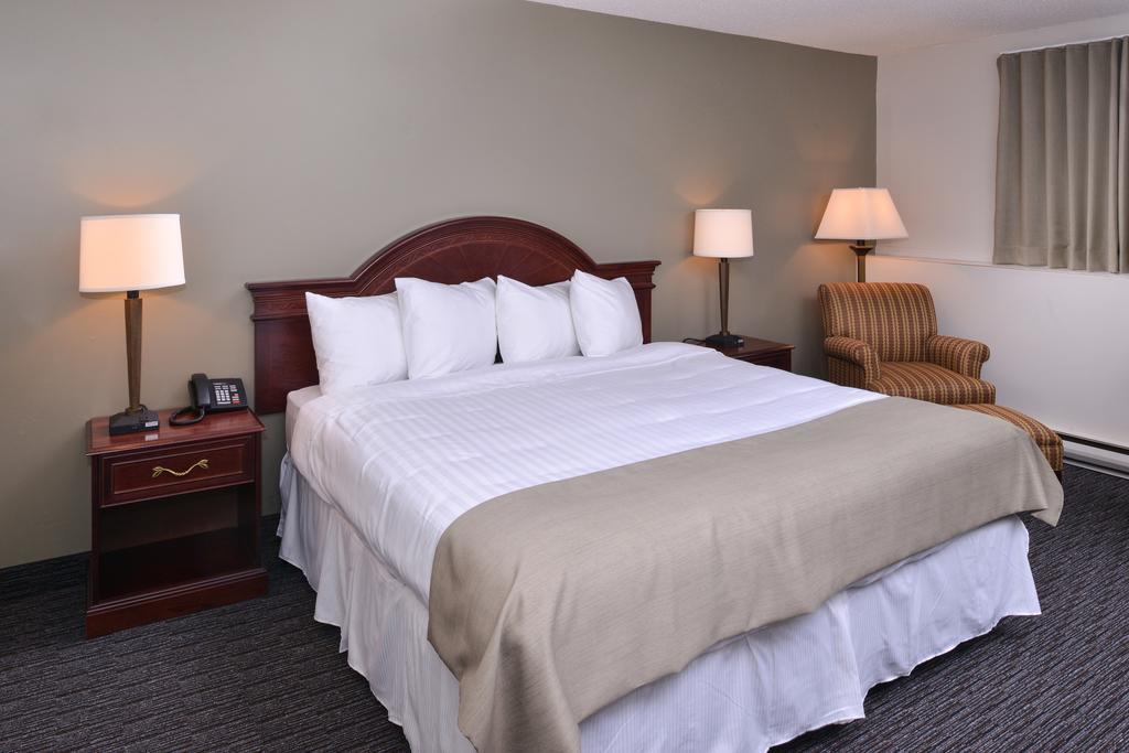 Rodeway Inn Sudbury Bagian luar foto