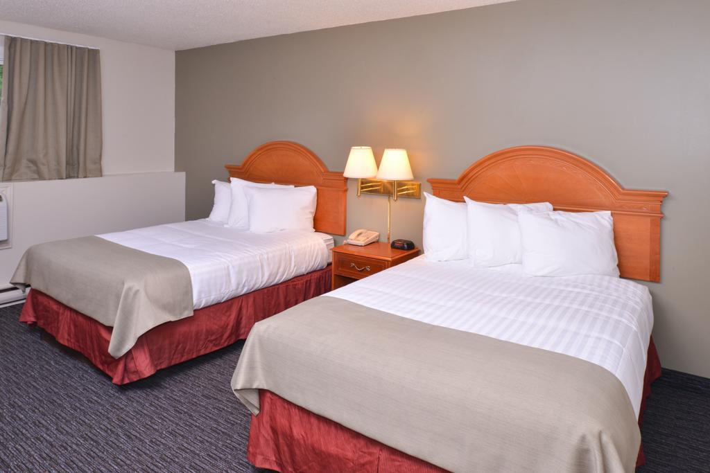 Rodeway Inn Sudbury Bagian luar foto