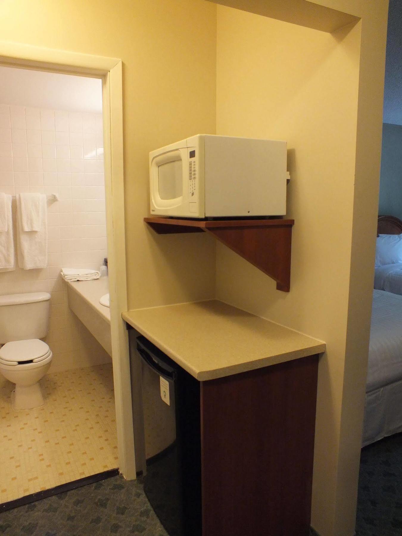 Rodeway Inn Sudbury Bagian luar foto