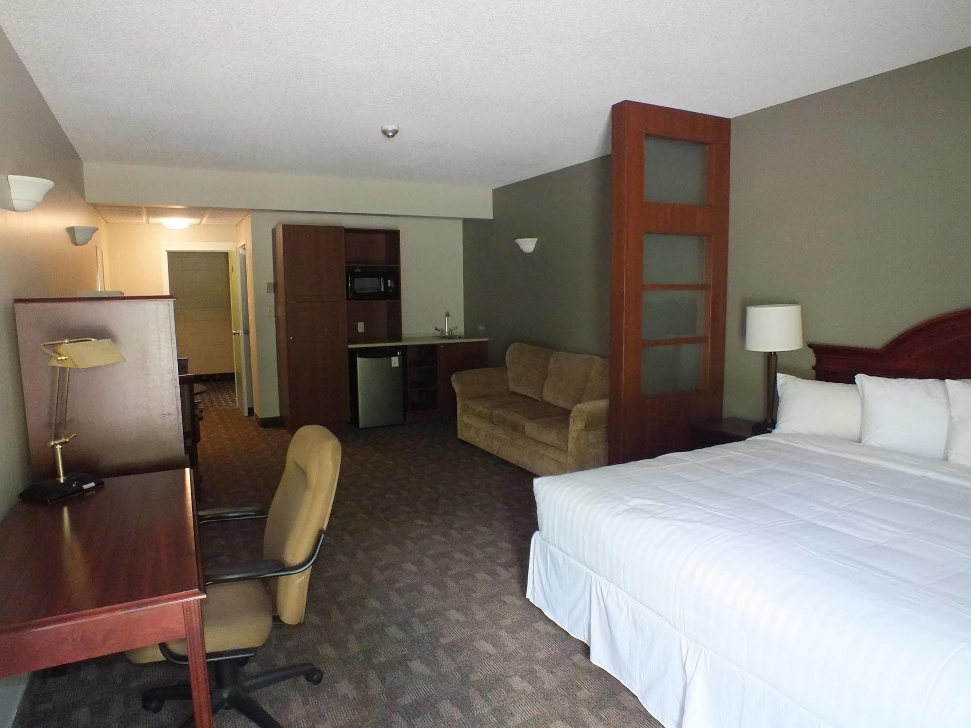 Rodeway Inn Sudbury Bagian luar foto